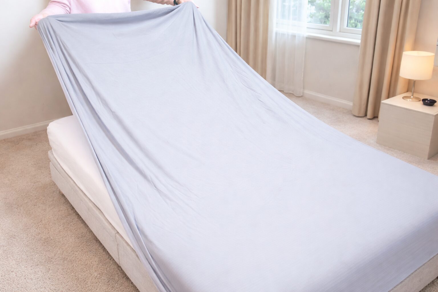 シングルからセミダブルまで対応するシーツ 写真1